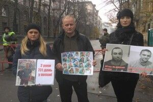 Родичів заручників терористів не пропустили до АП на узгоджену акцію, приурочену 1000 дням у полоні  