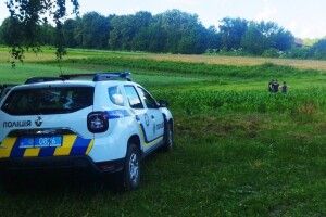 Рівненські поліцейські прозвітували, що знайшла на городах селян (Фото)