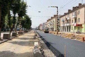 У Луцьку почали класти асфальт на проспекті Волі (відео)