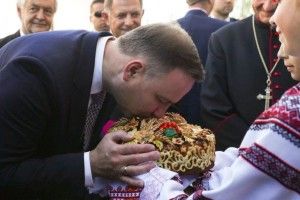 Дуда прибув до Луцька вшанувати пам'ять жертв Волинської трагедії