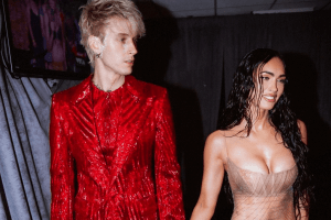 Меган Фокс з'явилася на червоній доріжці MTV VMA в «голій» сукні (Фото)