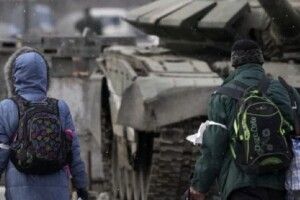 російські військові проводять масову депортацію населення окупованих територій
