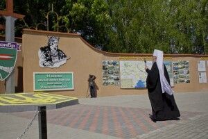 Митрополит Епіфаній повіз додому подарунок від воїнів 14-ї бригади