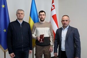 На Волині вручили відзнаку «мисливцю за дронами» з 100-ї бригади