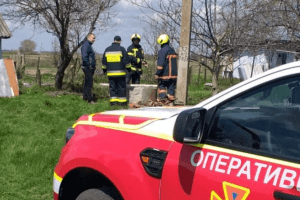 Рівненські рятувальники дістали з колодязя мертвого чоловіка (Фото) 