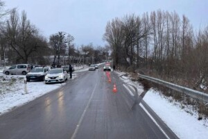 Постраждали троє жінок та дитина: на Рівненщині водій влетів у людей, які чекали транспорт