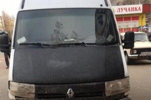 Мікроавтобус без водія на смерть збив жінку