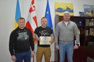 «За оборону України»: на Волині вручили відзнаки Президента України волонтерам із Латвійської Республіки
