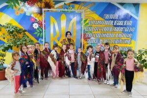 Волинські красуні зав’язалися у хустки. Долучайтеся! (Фото. Відео)