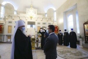 Зеленський в Ужгороді особисто вручив орден «За заслуги» митрополиту Московського патріархату «за розбудову єпархії»