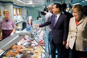 Ангела Меркель особисто купує картоплю