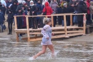 Чи можна купатись в ополонці на Водохреща перехворілим на коронавірус