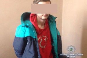 Молодика, який вбив рідного батька та бабусю, затримано