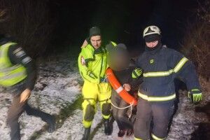 Заблукав у Святвечір: волинські рятувальники визволили людину з болотяної пастки (Фото)