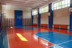 Хлопчик зламав руки на уроці, а вчитель навіть не надав першої допомоги (Відео)
