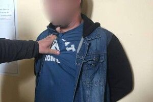 З рукавичками та відмичками: поліцейські «на гарячому» затримали осіб, які проникли в чуже житло