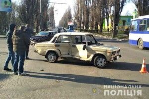 У Рівному на перехресті Соборної та Ювілейної «поцілувалися» два «Жигуля» та «Рено» (фото)