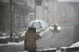Частину України засипле снігом, а частину – заллє дощами