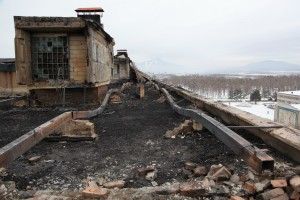 Моторошна трагедія у Росії: бабуся, мама та донька разом зістрибнули з даху багатоповерхівки