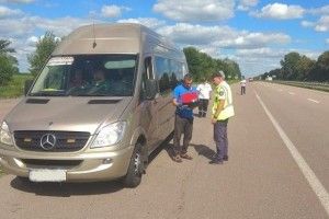 У Рівному водія оштрафували за те що за кермом автобуса сидів у Facebook