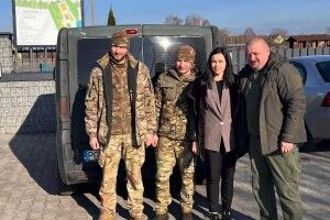 Поки чоловік воює, волинянка Яна Шпота волонтерить