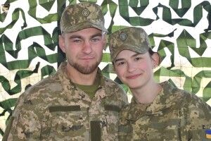 Побралися військові з волинської бригади