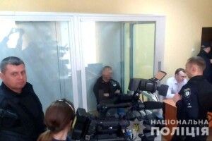 У рівненського палія автівки знайшли склад зброї