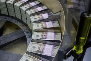 Курс долара знову росте в обмінниках