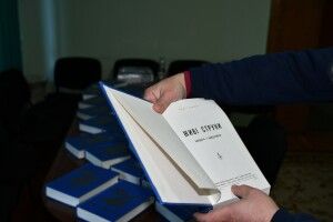 Зі США на Рівненщину передали унікальні книги знаного українського письменника Уласа Самчука