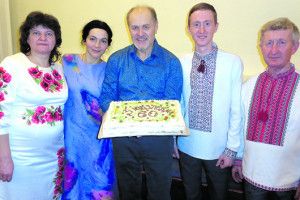 Петро Панчук не стримав сліз, коли на сцену вийшли… його односельчани