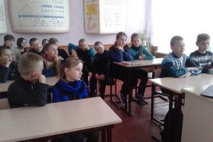 Юних волинян вчать заварювати цілющий чай