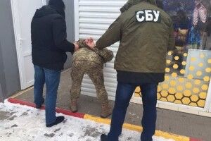 Здирник «працював» на Донеччині «в образі» бійця добровольчого батальйону (фото)