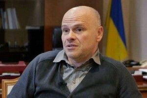 В Україні терміново готують законопроєкт, який заборонить продаж будь-яких ліків дітям до 18 років