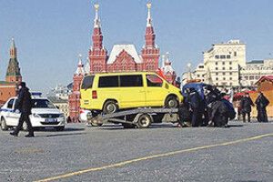 ПОГОНЯ ЗА РІВНЕНСЬКИМ АВТО НА… КРАСНІЙ ПЛОЩІ МОСКВИ