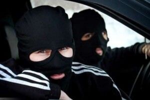 90-ті повертаються: На Рівненщині власника стоматології побили двоє чоловіків у балаклавах