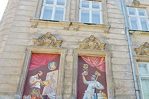 У МІСТІ ЛЕВА РОЗМАЛЮВАЛИ ЗАМУРОВАНІ ВІКНА