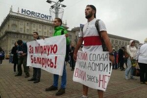 «Російський солдате, йди додому! Горілки тут немає!» – у Мінську протести проти військових навчань (фото)