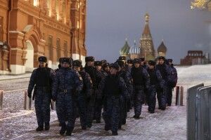 У РФ у новорічну ніч затримали тисячі мігрантів, щоб набрати «добровольців» на війну