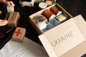Замість ресторану – військово-польова кухня: показали, як харчується Київ під час війни (Відео)