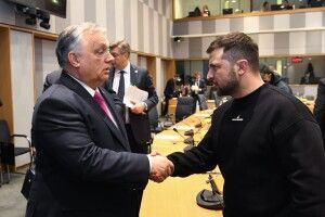 Орбан і Зеленський після рукостискання емоційно поговорили на полях саміту Євросоюзу (Відео)