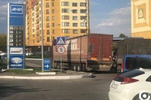 Як на Волині купують пальне, якого нема