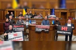 Західні дипломати шоковані переслідуванням Петра Порошенка