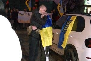 Тримали думки про двох синів: у Луцьку зустріли звільненого з полону Юрія Царіцина