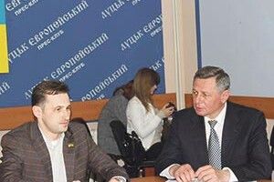 МІСЦЕВІ РАДИ ОТРИМАЮТЬ КОШТИ І ПОВНОВАЖЕННЯ