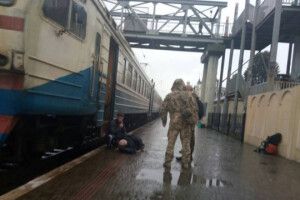 У Луцьку пенсіонер випав з потяга