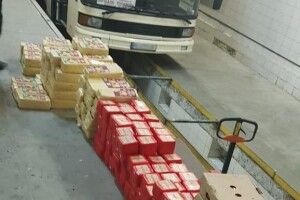 На «Ягодині» в рейсовому автобусі знайшли майже пів тонни контрабандного сиру (Фото)