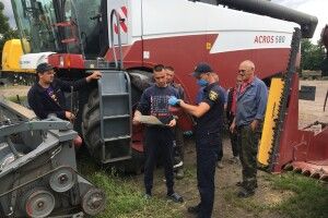 Волинські комбайнери згадували, як користуватися вогнегасником