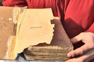 Дідусь викопав «Кобзар» із землі: родина із Луцька з'ясовує вік сімейної реліквії (Відео)
