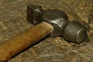 В російському Єкатеринбурзі 15-річний учень напав з молотком на свою вчительку