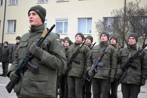 Луцькі гвардійці впіймали крадія солодкого та вилучили 10 грам наркотиків